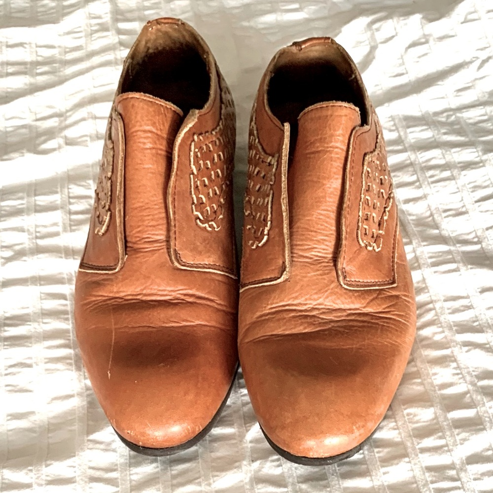 Gently Used John Fluevog Oxfords Cognac Brown